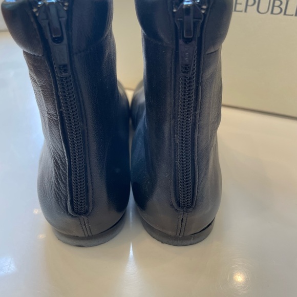 Black ankle boots leather . - Picture 2 of 4